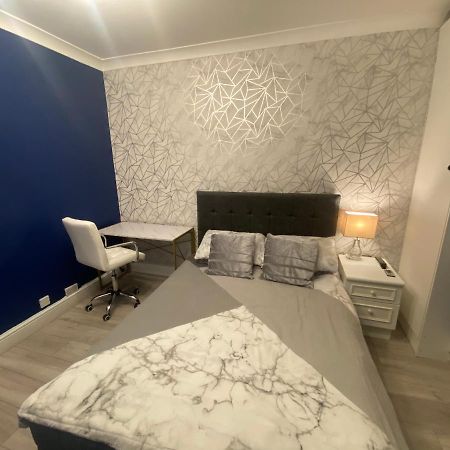 1 Bedroom Luxury Apartments By London City المظهر الخارجي الصورة