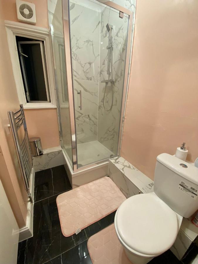 1 Bedroom Luxury Apartments By London City المظهر الخارجي الصورة