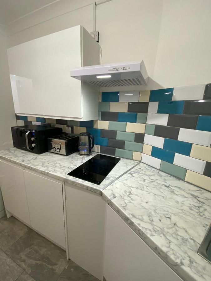 1 Bedroom Luxury Apartments By London City المظهر الخارجي الصورة